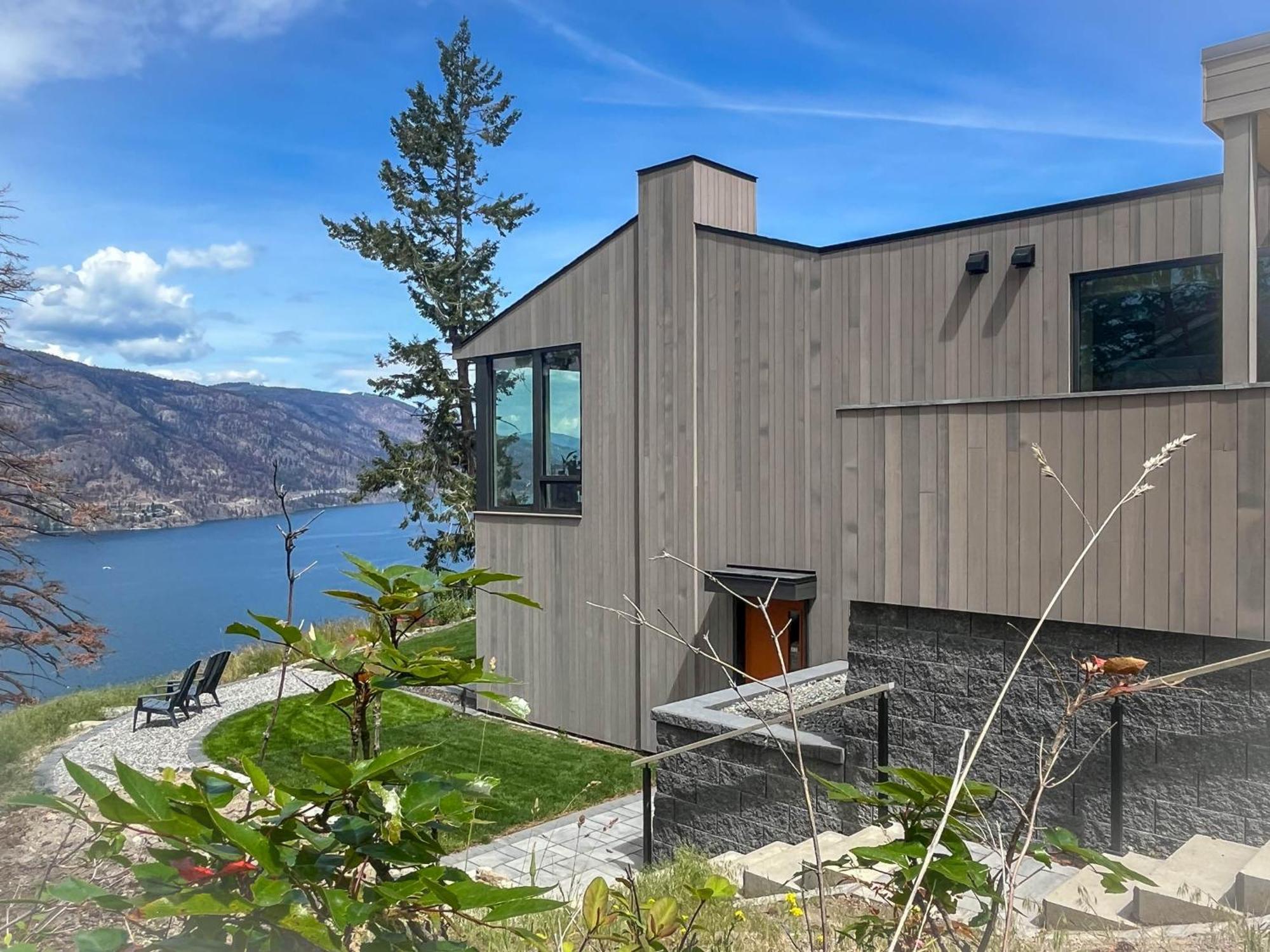 Kelowfornia Lakeview Retreat Kelowna Bagian luar foto
