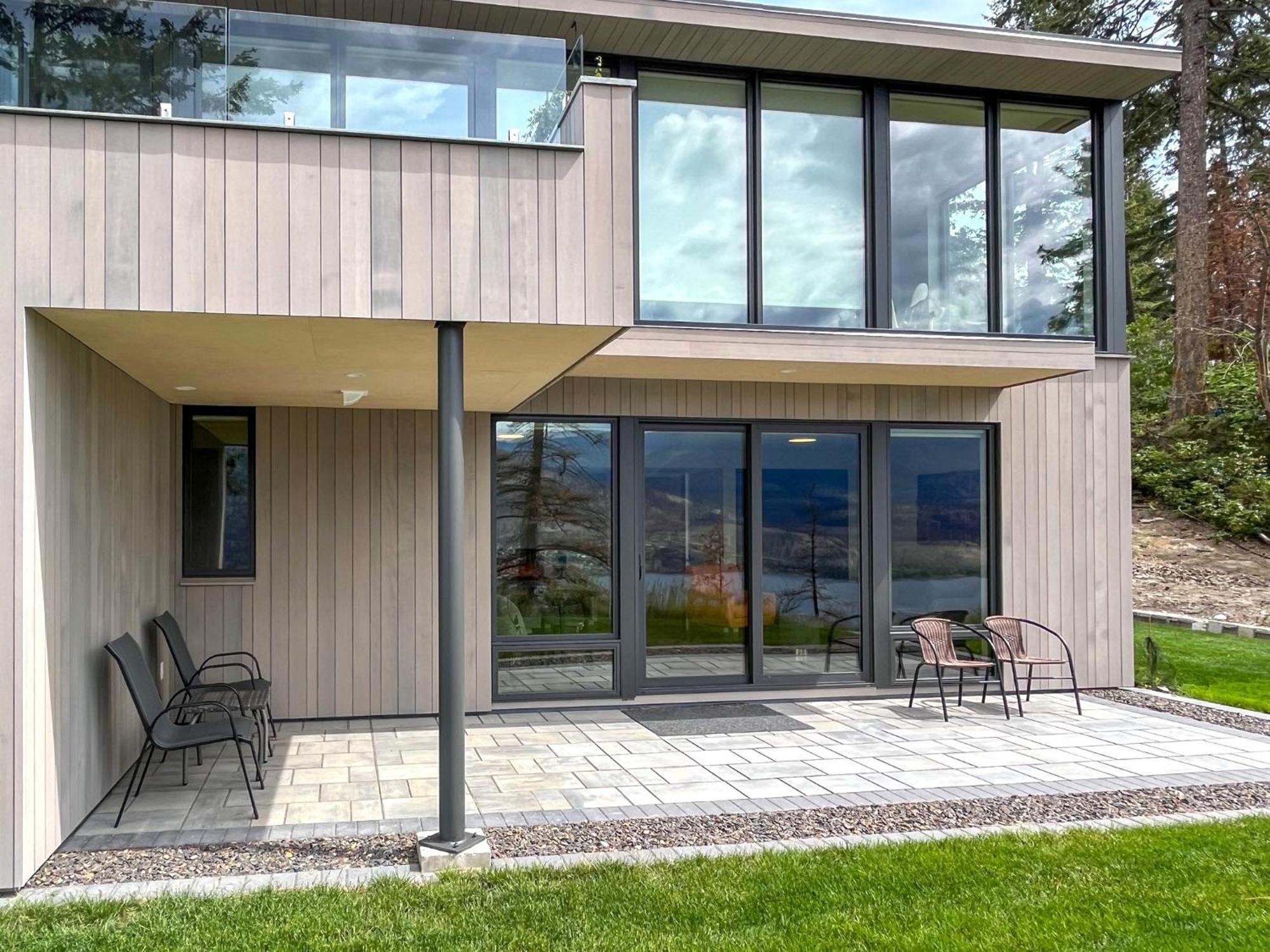 Kelowfornia Lakeview Retreat Kelowna Bagian luar foto
