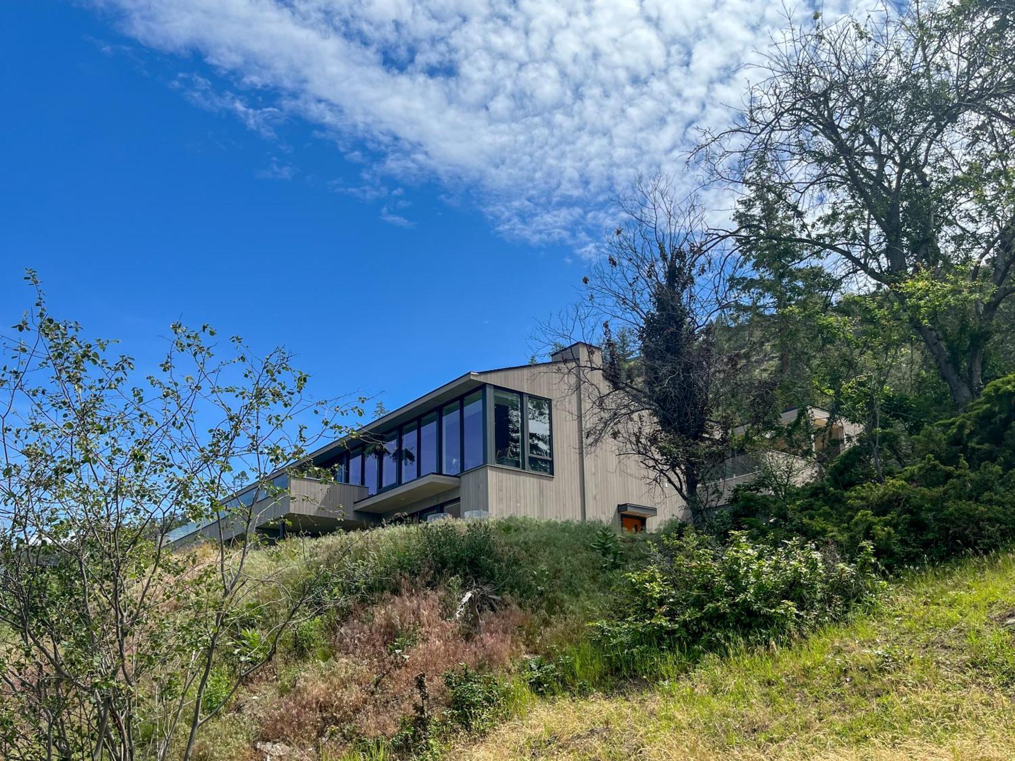 Kelowfornia Lakeview Retreat Kelowna Bagian luar foto