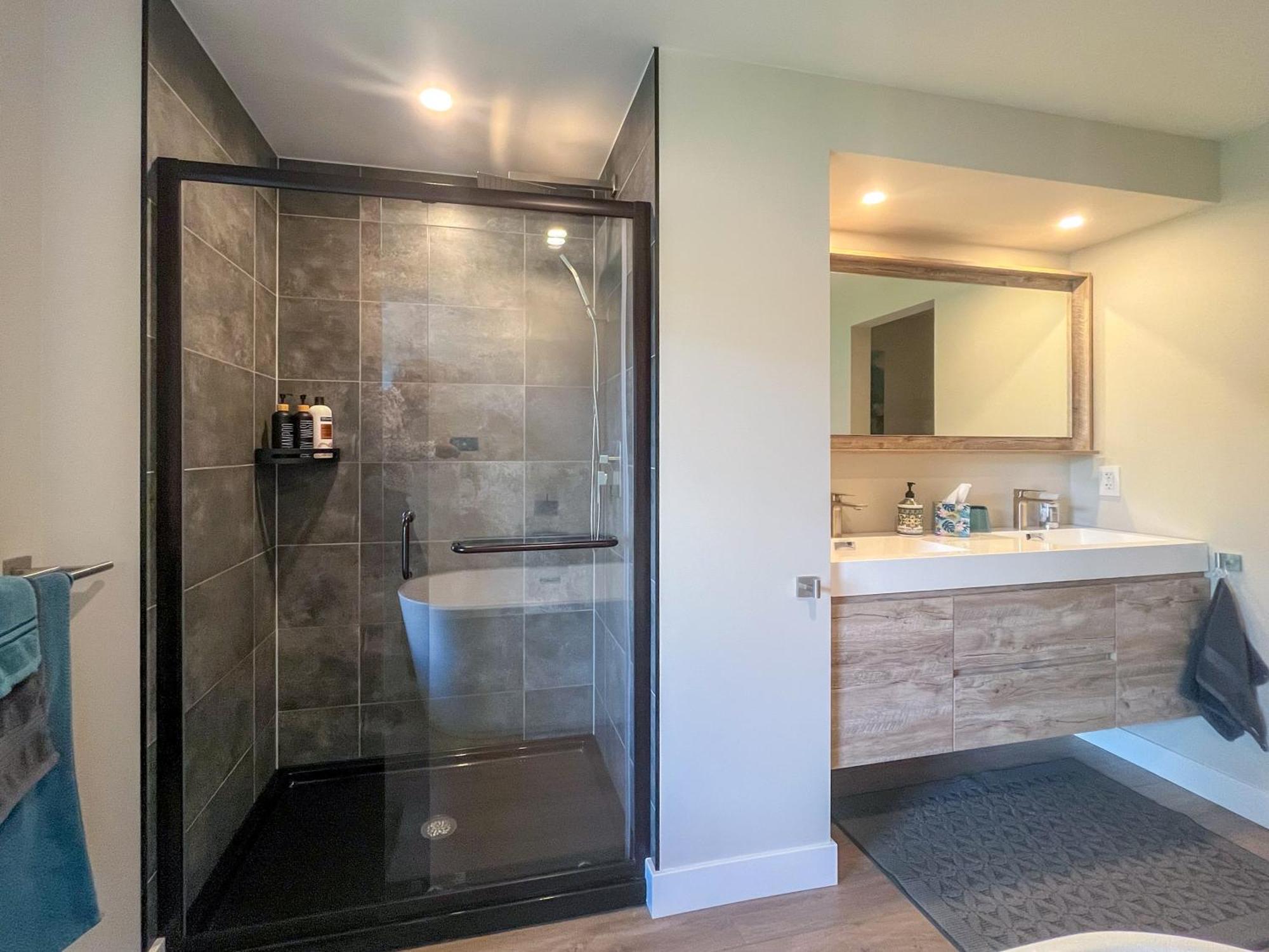 Kelowfornia Lakeview Retreat Kelowna Ruang foto