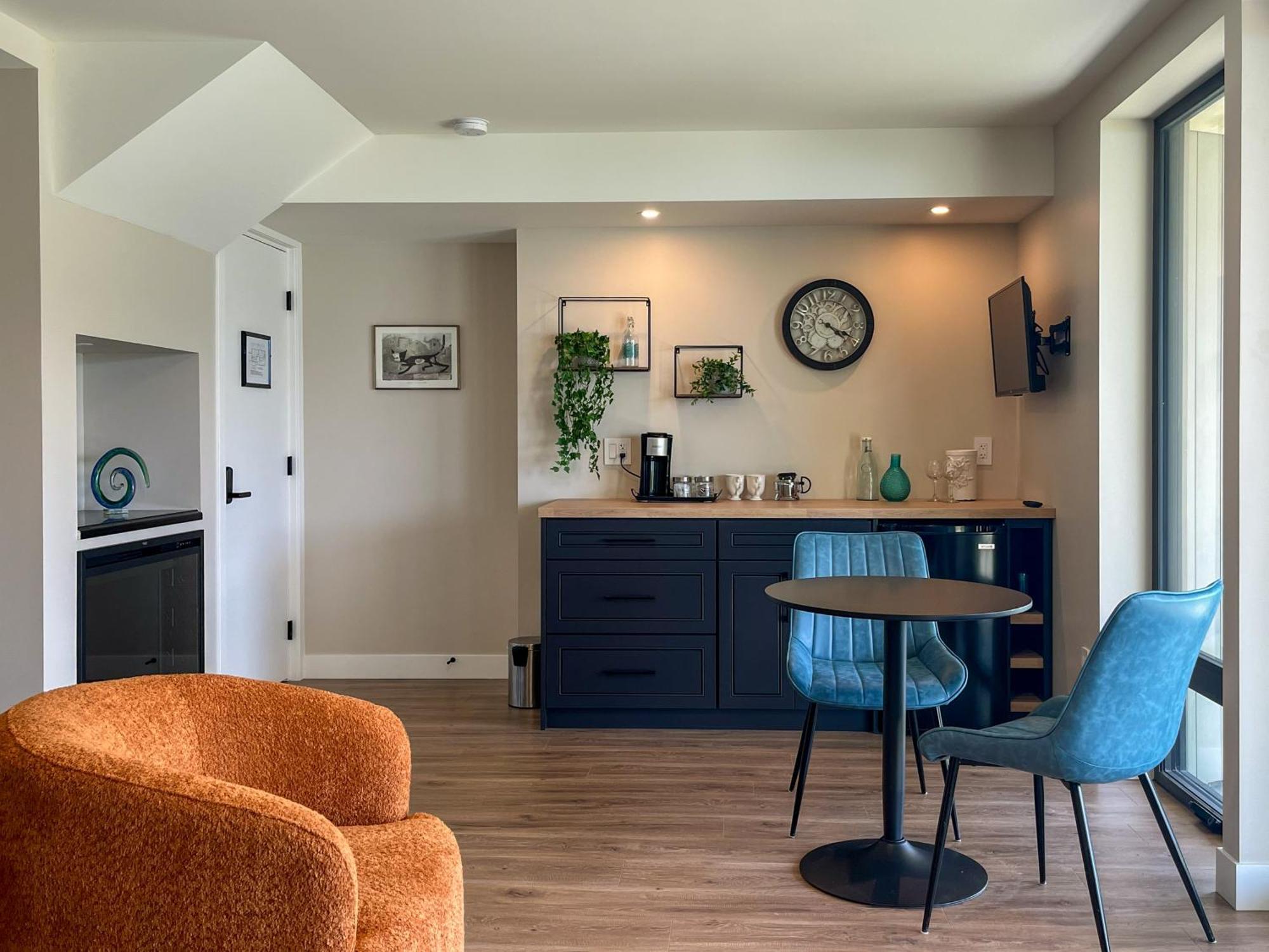Kelowfornia Lakeview Retreat Kelowna Ruang foto