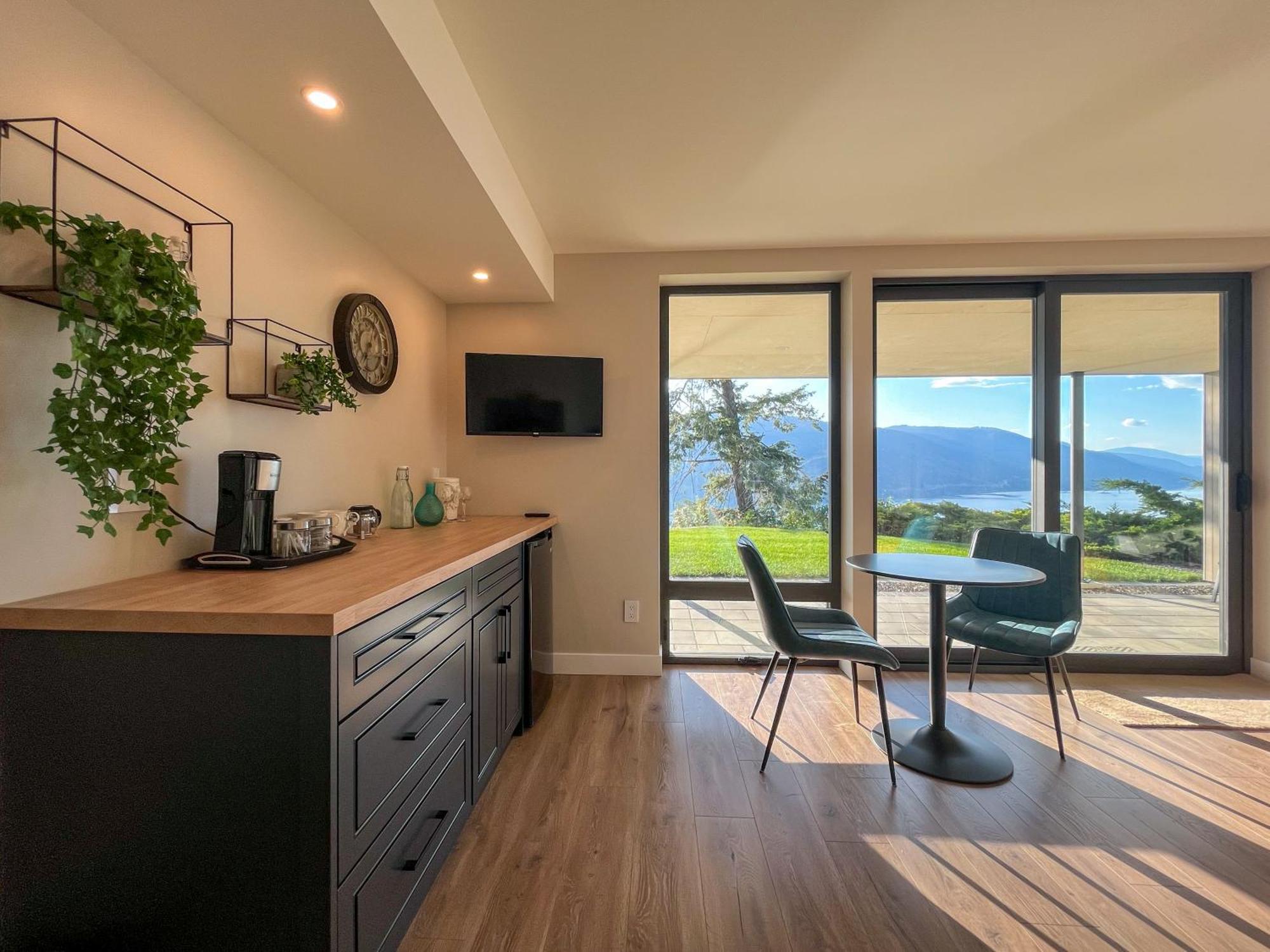 Kelowfornia Lakeview Retreat Kelowna Ruang foto